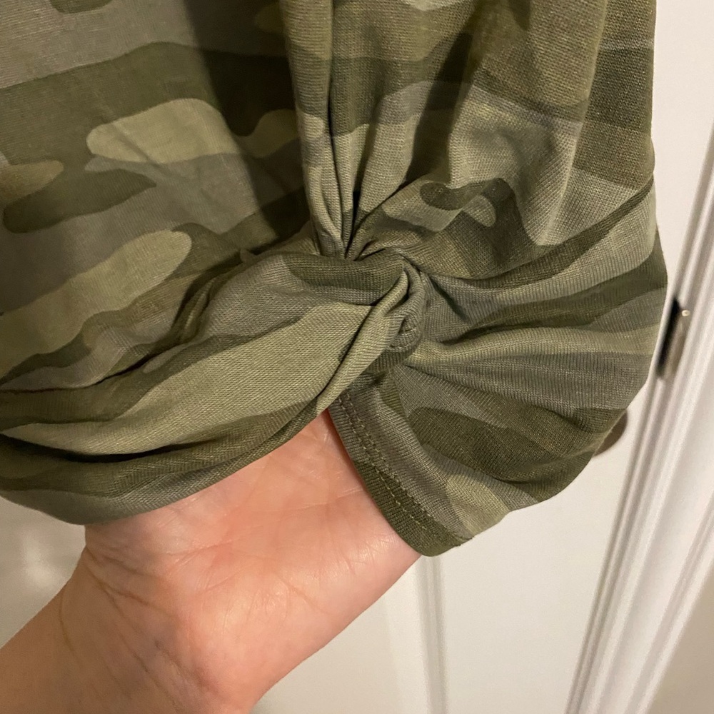 Torrid Green Camouflage Tank Top Relaxed Fit - Picture 3 of 4